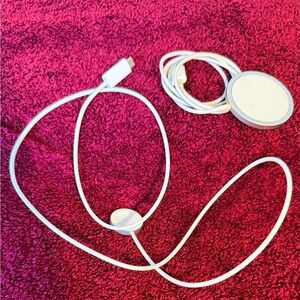 Apple White Chargers.
For Apple Watch and MagSafe charger